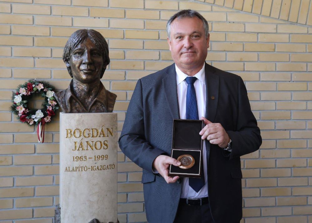 Elismerések, amelyek összekötnek bennünket 